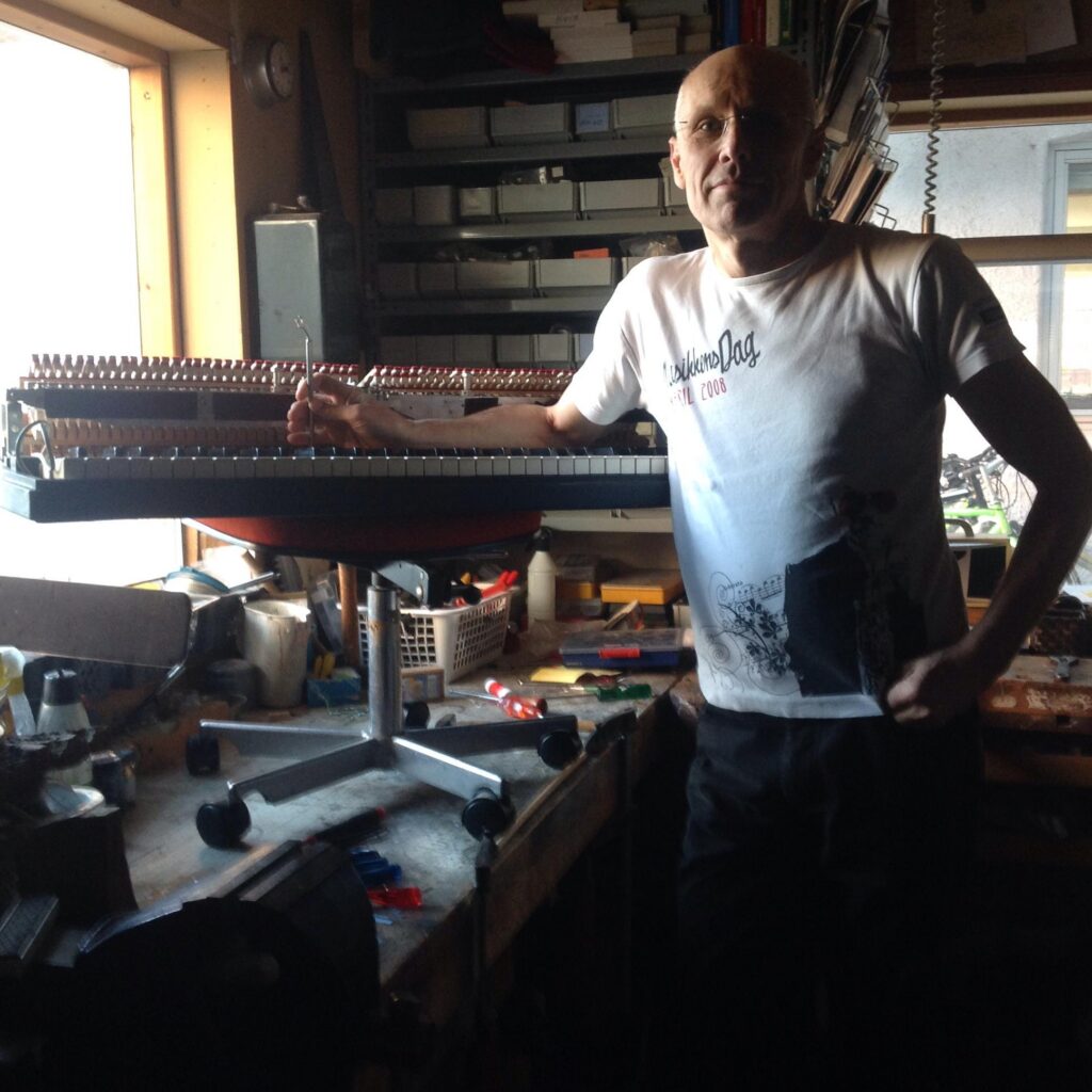 1523852_1411023902473932_89262500_o